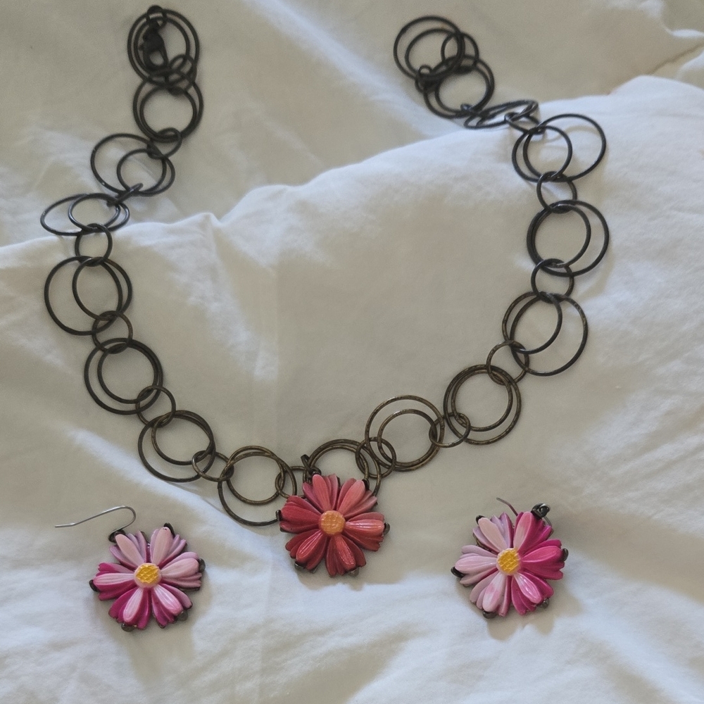 Daisy Necklace And Earring Set
